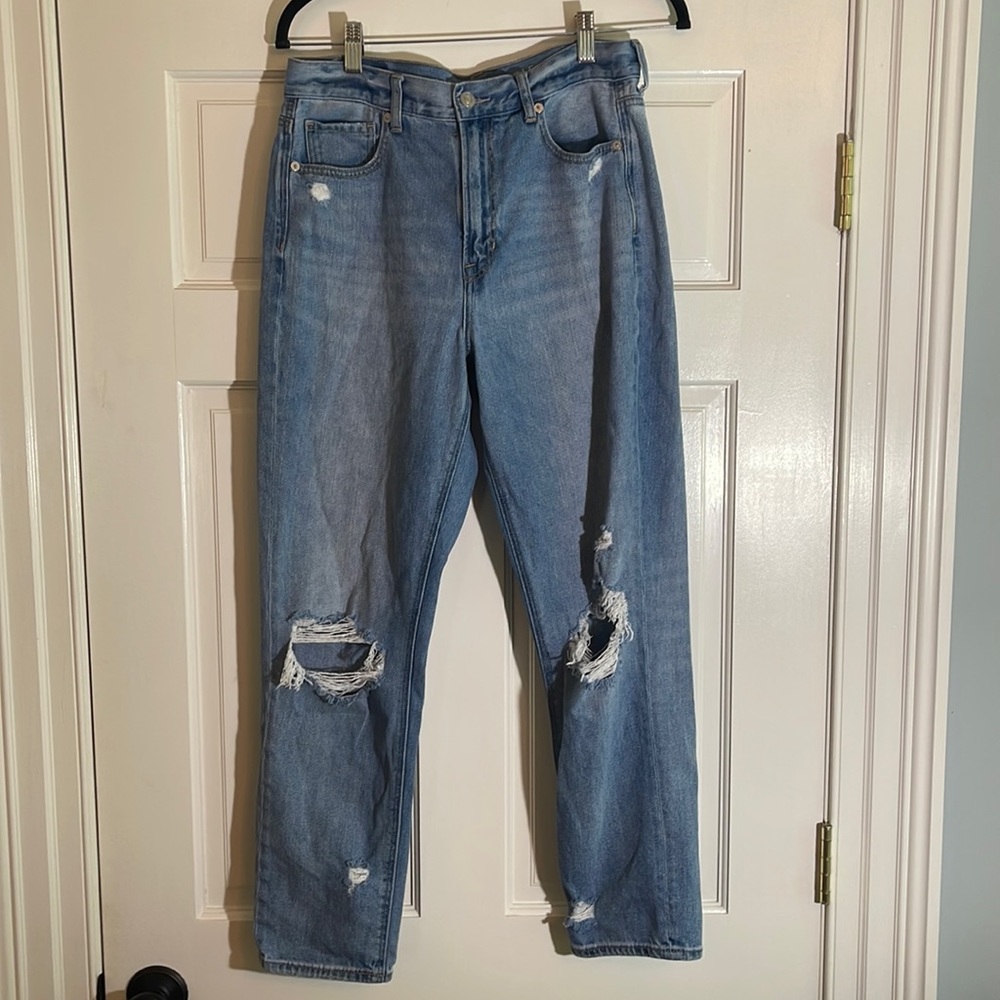 American Eagle Jeans women’s 8 regular Mom Jean distressed EUC